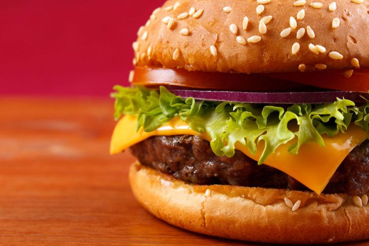 Amerikalılar “fast food”ların bahalaşmasından şikayətləniblər