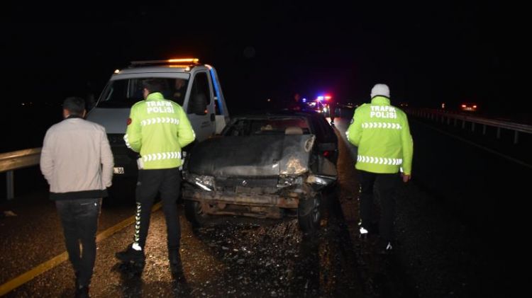 Türkiyədə minik avtomobili ilə yük maşınının toqquşması nəticəsində 9 nəfər xəsarət alıb