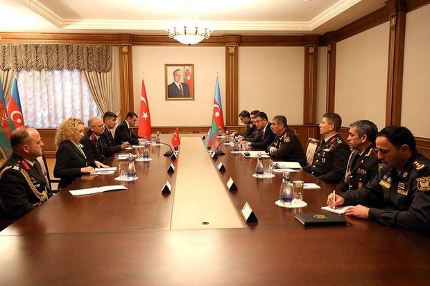 Azərbaycanla Türkiyə arasında hərbi əməkdaşlıq məsələləri müzakirə edilib - FOTO Azərbaycanla Türkiyə arasında hərbi əməkdaşlıq məsələləri müzakirə edilib - FOTO