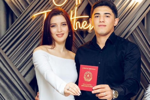 Gəncə sakini raket hücumu zamanı onu dağıntılar altından çıxaran oğlanla ailə qurdu - FOTO Gəncə sakini raket hücumu zamanı onu dağıntılar altından çıxaran oğlanla ailə qurdu - FOTO