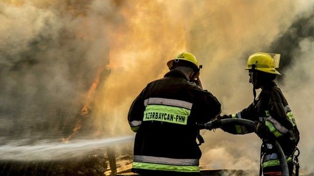 Sumqayıtda yanğın: Tüstüdən zəhərlənən var