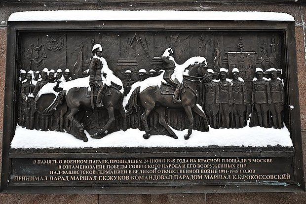 Qızıl Meydandakı abidədə atın başını "kəsdilər" Qızıl Meydandakı abidədə atın başını "kəsdilər"