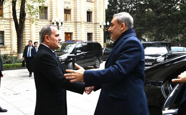 Bakıda Ceyhun Bayramovla Hakan Fidanın görüşü başlayıb - FOTO