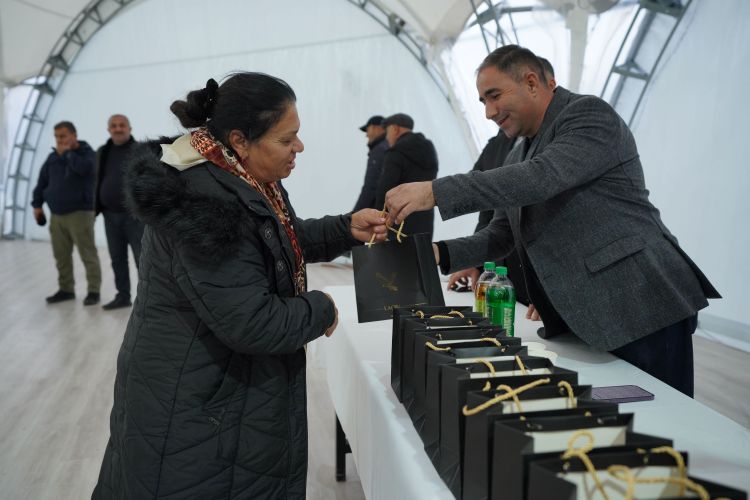 Növbəti köç karvanı Laçın şəhərinə çatıb, mənzillərin açarları təqdim olunub - FOTO Növbəti köç karvanı Laçın şəhərinə çatıb, mənzillərin açarları təqdim olunub - FOTO