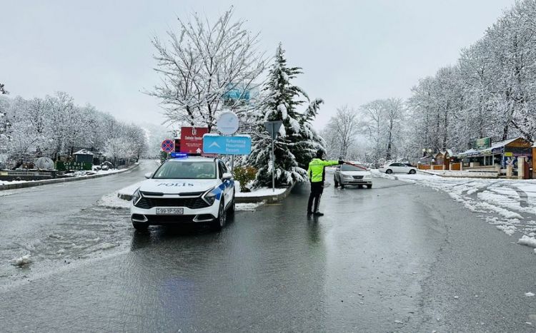 Polislər bölgələrdə gücləndirilmiş rejimdə xidmət göstərir