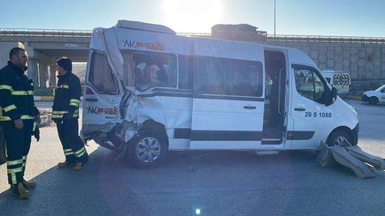 Türkiyədə iki mikroavtobus toqquşub: 10 nəfər yaralanıb