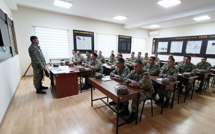 Orduda ictimai-siyasi hazırlıq məşğələləri keçirilir- FOTO Orduda ictimai-siyasi hazırlıq məşğələləri keçirilir- FOTO