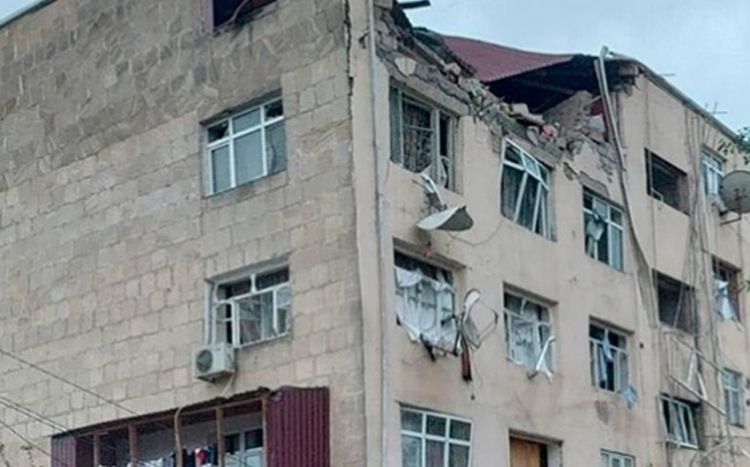 Ötən il Biləsuvarda qaz sızması nəticəsində dağıntıya məruz qalan bina sökülür