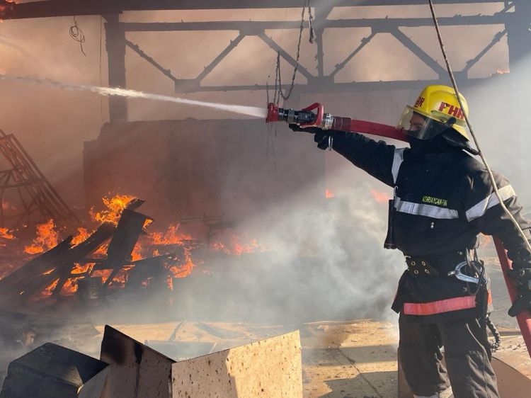 Bakıda sexdəki yanğında ölənlərin sayı 7-yə çatıb - Yenilənib