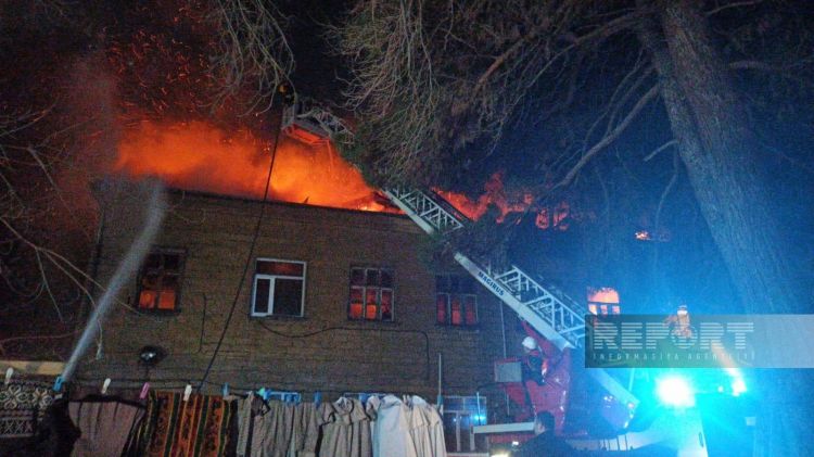 Sumqayıt Tibb Kollecinin yataqxanası yanır - FOTO