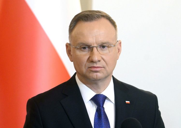 Polşa prezidenti təhlükəsizliyi ilə bağlı qorxuya düşüb - FOTO Polşa prezidenti təhlükəsizliyi ilə bağlı qorxuya düşüb - FOTO