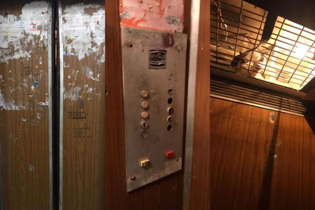 Bakıda vətəndaşlar yaşayış binasının liftində köməksiz qalıblar - VİDEO