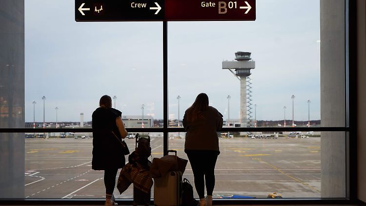 Almaniyada 25 min hava limanı işçisi fevralın əvvəlində tətil edəcək