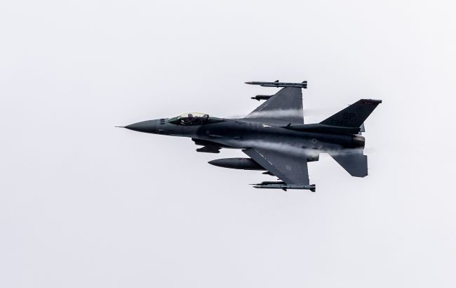 Niderland Ukraynaya gözlənildiyindən artıq F-16 qırıcısı verməyi planlaşdırır