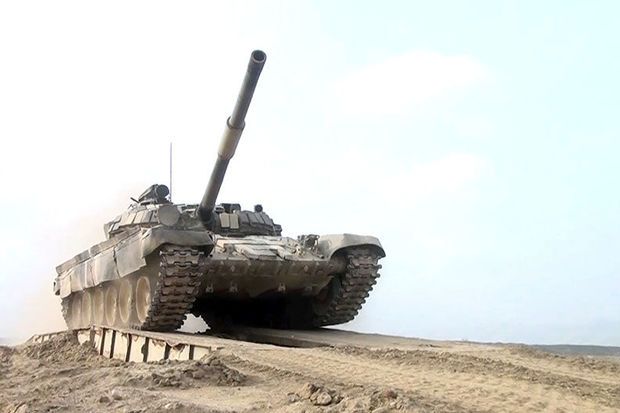 Ordumuzun tank və döyüş maşınları üçün heyətlər hazırlanır - VİDEO