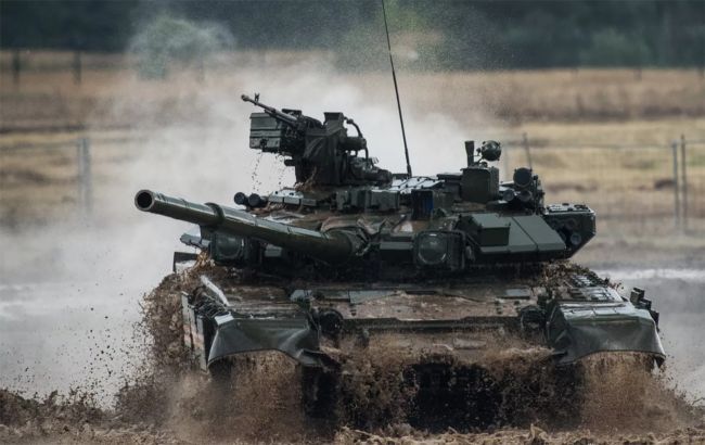 Rusiya Baxmuta hücuma keçməyə çalışdı: Ukraynalı sərhədçilər T-90 tankını belə məhv etdi - VİDEO