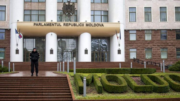 Moldovada parlament binası yanğın xəbəri səbəbilə boşaldılıb