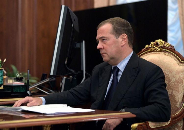 Medvedev iclasda yenə Stalindən sitat gətirdi