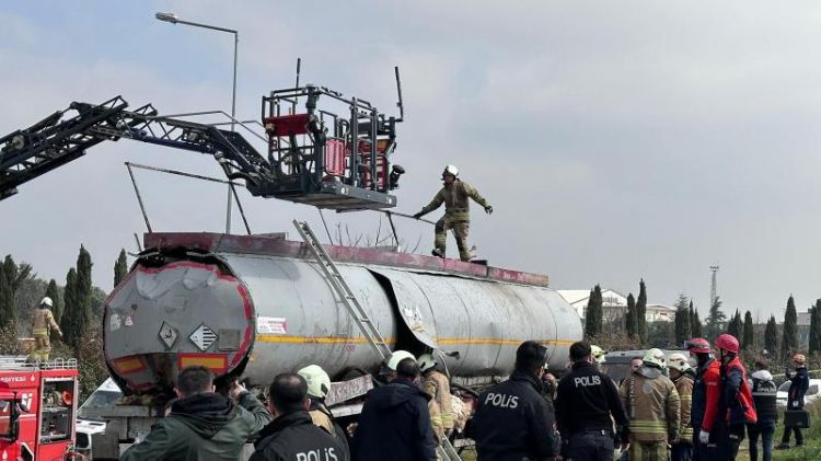 Türkiyədə yanacaq tankerində yanğın: 4 yaralı