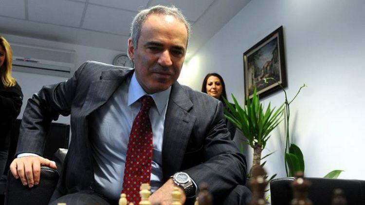 Harri Kasparov terrorçu və ekstremistlər siyahısına əlavə edilib