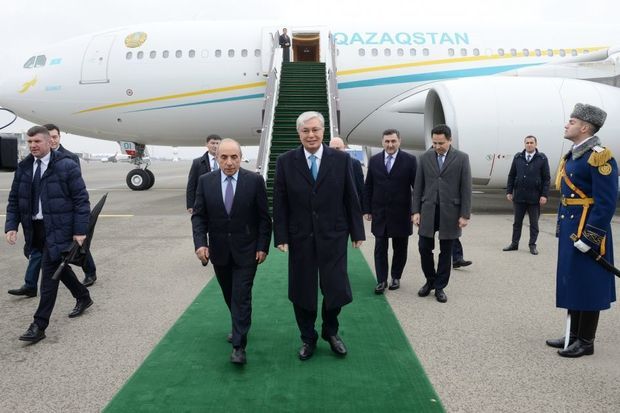Qazaxıstan prezidenti Azərbaycana gəlib - FOTO