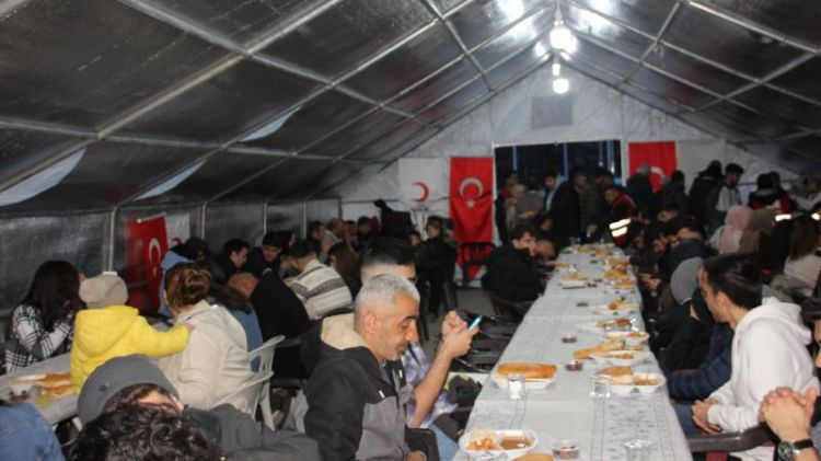 "Türk Kızılay"dan Hakkaridə 400 nəfərlik iftar çadırı