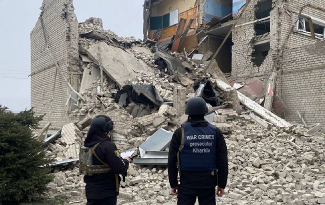 Rusiya İzyumda məktəbi bombaladı: dağıntı və xəsarət alan var - FOTO Rusiya İzyumda məktəbi bombaladı: dağıntı və xəsarət alan var - FOTO