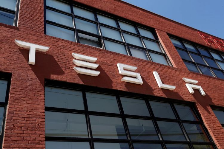 İlon Mask “Tesla”nın 14 min işçisini çıxarır