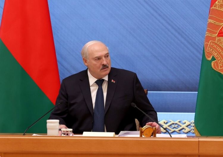 Lukaşenko qubernatorları hədələdi