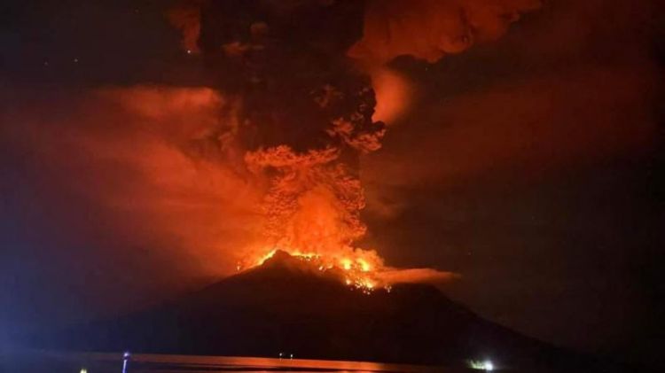 İndoneziyada vulkan püskürməsi: Aprelin 29-dək fövqəladə vəziyyət elan edilib