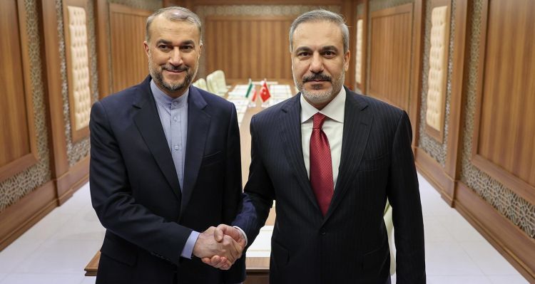 Hakan Fidan iranlı həmkarı ilə görüşüb Hakan Fidan iranlı həmkarı ilə görüşüb