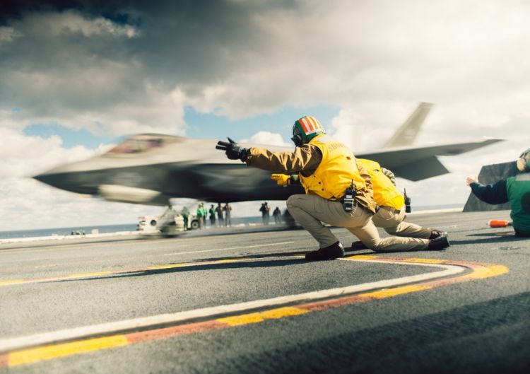 Pilot ABŞ-ın ən bahalı F-35 qırıcısının çatışmazlıqlarını açıqlayıb