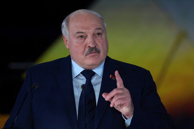 Lukaşenko Ukraynanın əvvəlki prezidentlərini günahlandırıb
