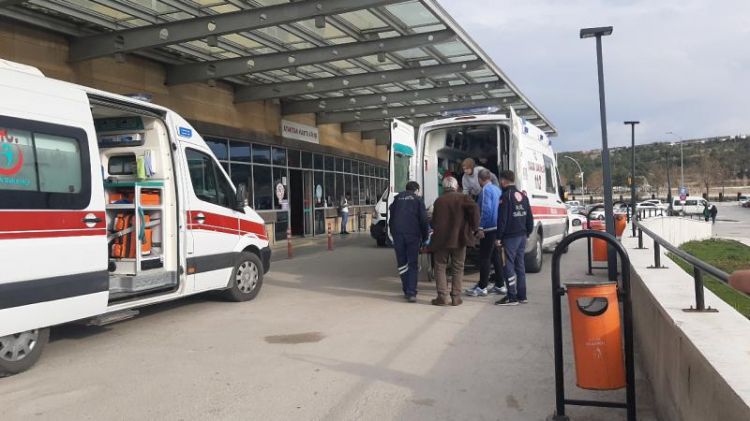 Türkiyədə mikroavtobus ilə avtomobil toqquşub: 7 yaralı 