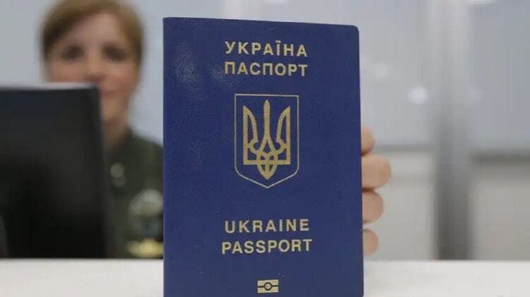 Ukraynalılara ölkədən kənarda xarici pasport almağa  qadağa qoyulub