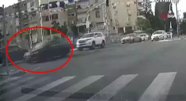 Nazirin avtomobili "qırmızı"da keçdi, qəza törətdi: 3 nəfər yaralanıb