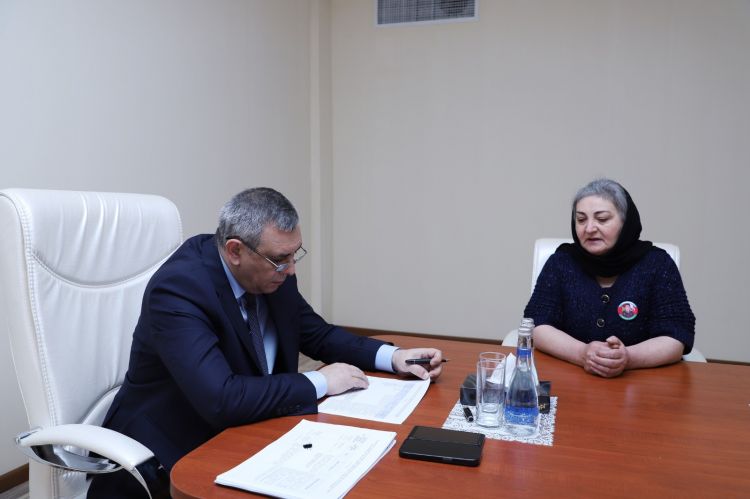 Mürsəl İbrahimov Qəbələdə vətəndaşların problemlərini dinlədi - FOTO Mürsəl İbrahimov Qəbələdə vətəndaşların problemlərini dinlədi - FOTO