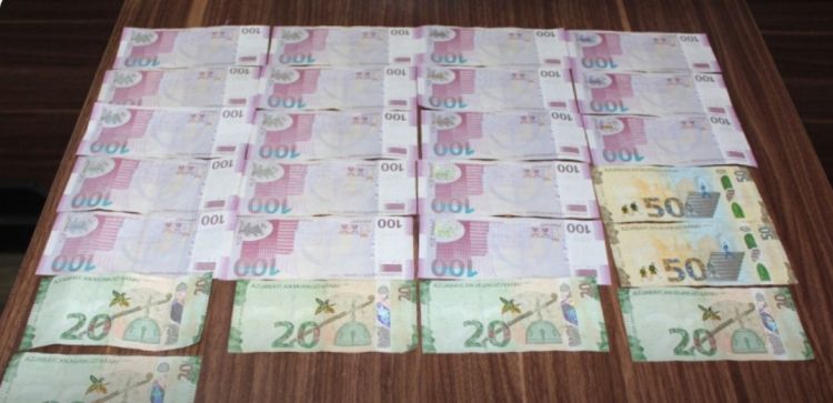 Qaxda mağaza sahibindən oğurluq edilib - FOTO Qaxda mağaza sahibindən oğurluq edilib - FOTO