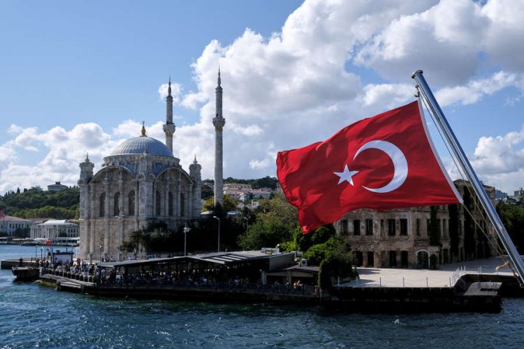 Türkiyə böyük miqdarda vəsait axını ilə üzləşib - "Bloomberg"
