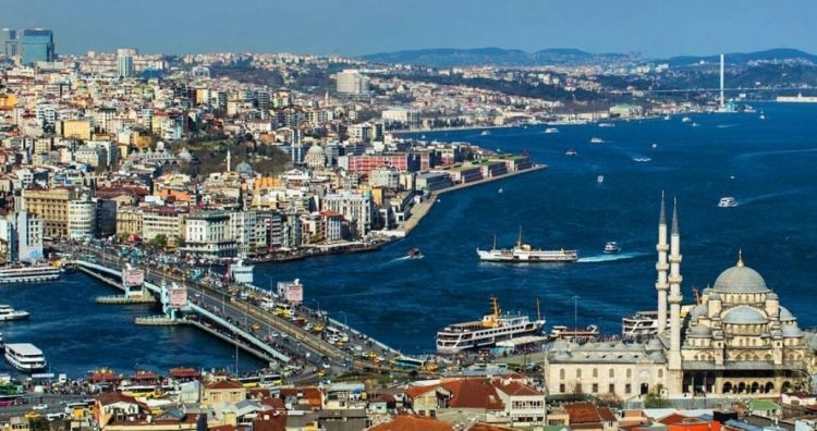 İstanbul boğazlarında gəmilərin hərəkəti dayandırıldı