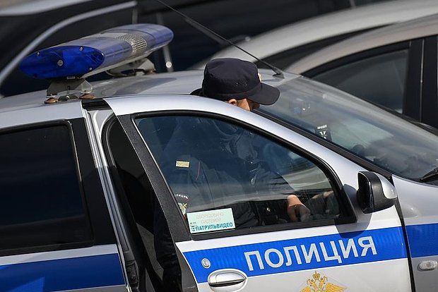 Rusiyada internat şagirdi yoldan keçənə bıçaqla hücum edib Rusiyada internat şagirdi yoldan keçənə bıçaqla hücum edib