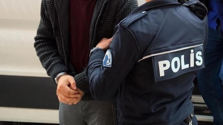 İzmirdə FETÖ əməliyyatı: 6-sı polis olmaqla 9 nəfər saxlanılıb