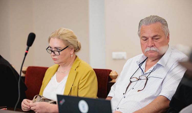 Litvada milliyyətçə rus olan keçmiş deputat və həyat yoldaşı dələduzluqda ittiham olunur Litvada milliyyətçə rus olan keçmiş deputat və həyat yoldaşı dələduzluqda ittiham olunur