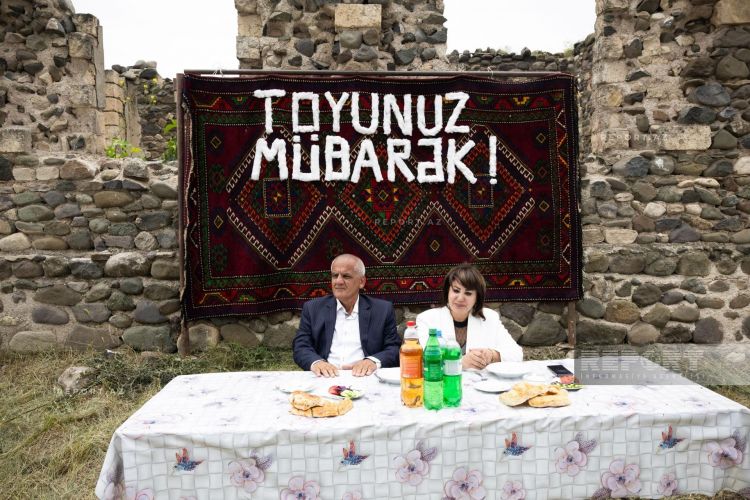 Xocalıda yarımçıq qalan toy 32 il sonra yenidən çalındı: "Vağzalı" həsrəti bitdi -  VİDEO Xocalıda yarımçıq qalan toy 32 il sonra yenidən çalındı: "Vağzalı" həsrəti bitdi -  VİDEO