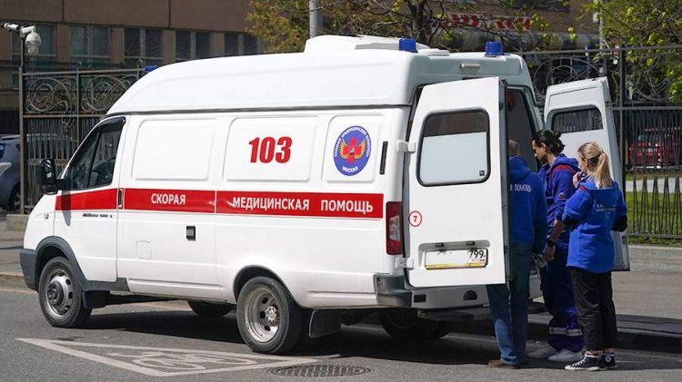 Yoldan keçən şəxsi ona irad bildirdiyinə görə bıçaqladı Yoldan keçən şəxsi ona irad bildirdiyinə görə bıçaqladı