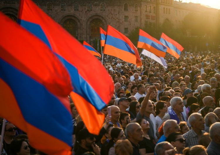 Ermənistan hökumətin istefası məsələsinə baxacaq