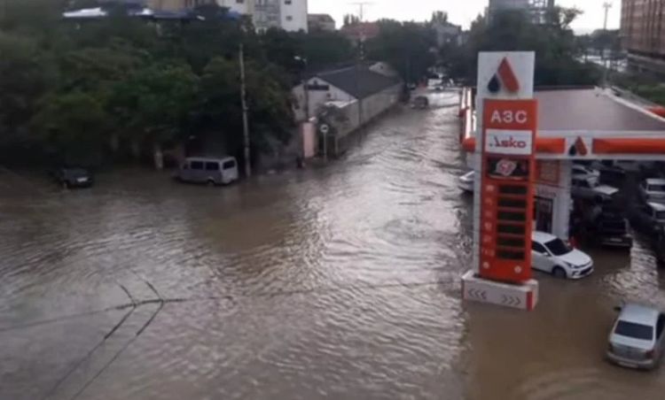 Güclü külək və yağış Mahaçqalada fəsadlara yol açıb - VİDEO