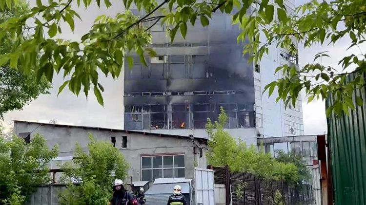 Moskva vilayətindəki çoxmərtəbəli binada baş verən yanğın söndürülüb Moskva vilayətindəki çoxmərtəbəli binada baş verən yanğın söndürülüb