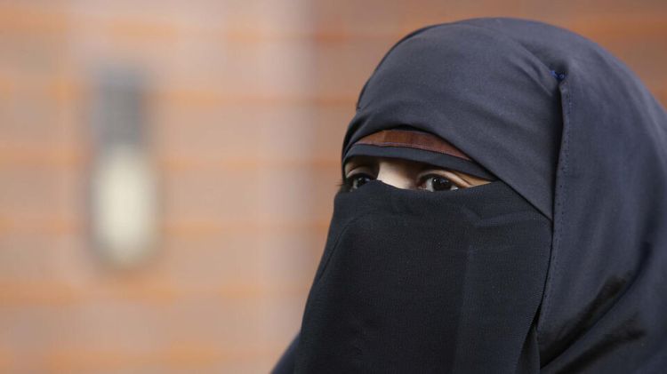 Peskov Kremldə niqab qadağası ilə bağlı müzakirələrin aparılmadığını açıqlayıb