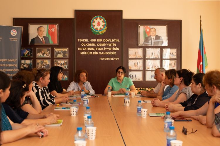 Azad Müəllimlər İctimai Birliyi yekun dəyirmi masa keçirib - FOTO